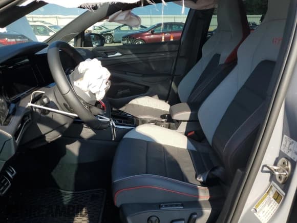 ✅ 2024 Volkswagen Golf GTI SE • VIN: WVW3A7CD6RW228256 • Lot: 66360945. Wystawiony na Copart z przebiegiem 16 379 mil. Bezpłatny archiwum sprzedaży aukcyjnych z USA i szczegółowy raport historii pojazdu na DreamBid. Zdjęcie 7.