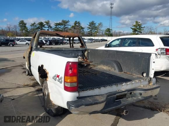 ✅ 2000 Chevrolet Silverado 1500 • VIN: 1GCEK14VXYZ370729 • Lot: 40877216. Listed on IAAI with 175,565 mi. Free auction sales archive from the USA and detailed vehicle history report at DreamBid. Image 14.
