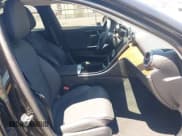 ✅ 2024 Mercedes-Benz C 300 • VIN: W1KAF4GB2RR215525 • Lot: 42935036. Wystawiony na IAAI z przebiegiem 22 962 mil. Bezpłatny archiwum sprzedaży aukcyjnych z USA i szczegółowy raport historii pojazdu na DreamBid. Zdjęcie 5.