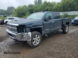 2019 Chevrolet Silverado 2500HD LTZ z VIN 1GC1KTEY5KF204677, wystawiony jako Copart lot #69552335 z przebiegiem Nie podano mil oraz Czysty tytuł • Clean title. Historia ofert i sprzedaży dostępna na DreamBid. Obrazek 1.