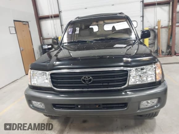 ✅ 2000 Toyota Land Cruiser • VIN: JT3HT05J1Y0084793 • Lot: 42179399. Wystawiony na IAAI z przebiegiem 301 474 mil. Bezpłatny archiwum sprzedaży aukcyjnych z USA i szczegółowy raport historii pojazdu na DreamBid. Zdjęcie 12.