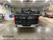 ✅ 2019 Chevrolet Silverado 1500 LT • VIN: 1GCUYDED5KZ107461 • Lot: 43249753. Wystawiony na IAAI z przebiegiem 149 327 mil. Bezpłatny archiwum sprzedaży aukcyjnych z USA i szczegółowy raport historii pojazdu na DreamBid. Zdjęcie 12.