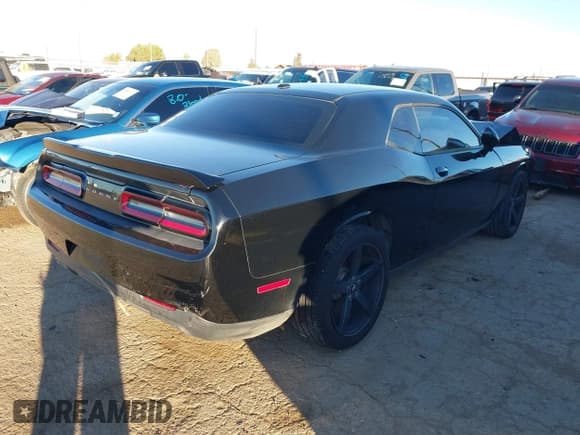 ✅ 2015 Dodge Challenger SXT • VIN: 2C3CDZAG4FH901110 • Lot: 43562137. Listed on IAAI with 121,046 mi. Free auction sales archive from the USA and detailed vehicle history report at DreamBid. Image 4.