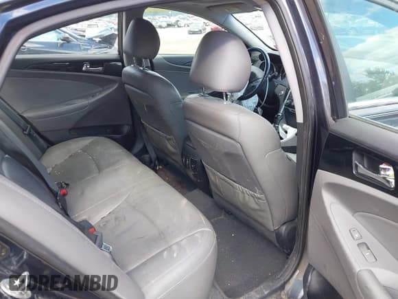 ✅ 2013 Hyundai Sonata SE • VIN: 5NPEC4AC1DH579957 • Lot: 43413523. Listed on IAAI with 252,655 mi. Free auction sales archive from the USA and detailed vehicle history report at DreamBid. Image 8.