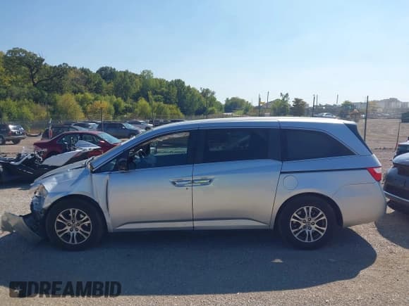 ✅ 2013 Honda Odyssey EX • VIN: 5FNRL5H4XDB055890 • Lot: 43224092. Listed on IAAI with 150,254 mi. Free auction sales archive from the USA and detailed vehicle history report at DreamBid. Image 14.