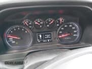 ✅ 2020 Chevrolet Silverado 1500 Custom • VIN: 1GCRWBEKXLZ375096 • Lot: 41299675. Wystawiony na IAAI z przebiegiem 32 046 mil. Bezpłatny archiwum sprzedaży aukcyjnych z USA i szczegółowy raport historii pojazdu na DreamBid. Zdjęcie 7.