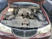 ✅ 2001 Lincoln Town Car Cartier • VIN: 1LNHM83WX1Y732737 • Лот: 48216445. Опубликован ранее на Copart с пробегом 103 262 миль. Бесплатный доступ к архиву аукционных продаж из США и подробный отчёт об истории автомобиля на DreamBid. Изображение 11.