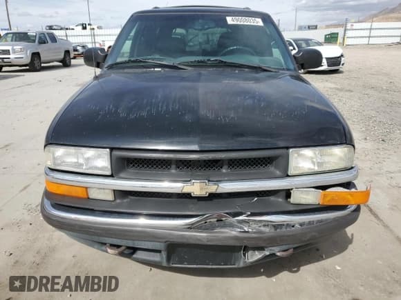 ✅ 2001 Chevrolet Blazer LT • VIN: 1GNDT13W812182090 • Lot: 49008035. Wystawiony na Copart z przebiegiem 129 462 mil. Bezpłatny archiwum sprzedaży aukcyjnych z USA i szczegółowy raport historii pojazdu na DreamBid. Zdjęcie 5.