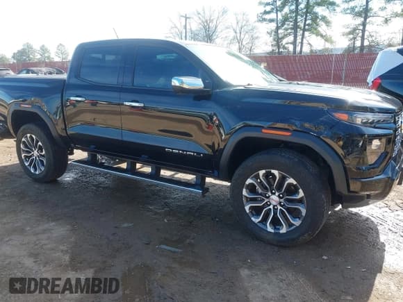 ✅ 2023 GMC Canyon 4WD Denali • VIN: 1GTP6FEK9P1146606 • Lot: 41330983. Wystawiony na IAAI z przebiegiem 18 907 mil. Bezpłatny archiwum sprzedaży aukcyjnych z USA i szczegółowy raport historii pojazdu na DreamBid. Zdjęcie 1.