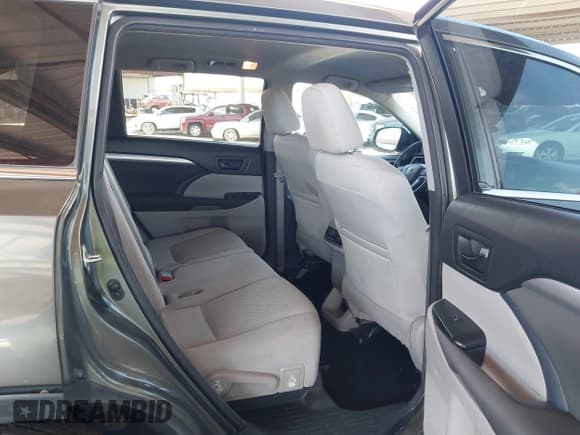 ✅ 2015 Toyota Highlander LE Plus • VIN: 5TDZKRFH7FS094046 • Лот: 42174105. Опубликован ранее на IAAI с пробегом 248 135 миль. Бесплатный доступ к архиву аукционных продаж из США и подробный отчёт об истории автомобиля на DreamBid. Изображение 8.