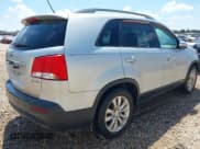 ✅ 2011 Kia Sorento EX • VIN: 5XYKU4A25BG035117 • Lot: 43131906. Wystawiony na IAAI z przebiegiem 170 066 mil. Bezpłatny archiwum sprzedaży aukcyjnych z USA i szczegółowy raport historii pojazdu na DreamBid. Zdjęcie 4.