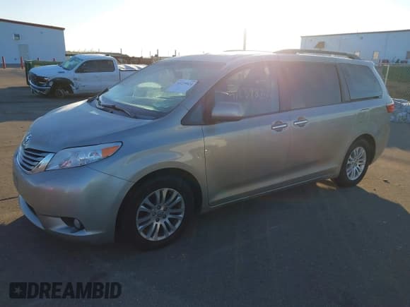 ✅ 2016 Toyota Sienna XLE • VIN: 5TDYK3DC8GS713481 • Lot: 41239824. Listed on IAAI with 176,935 mi. Free auction sales archive from the USA and detailed vehicle history report at DreamBid. Image 2.
