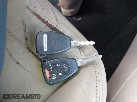 ✅ 2014 Chrysler 200 Limited • VIN: 1C3BCBFG3EN138033 • Lot: 40955526. Wystawiony na IAAI z przebiegiem 54 656 mil. Bezpłatny archiwum sprzedaży aukcyjnych z USA i szczegółowy raport historii pojazdu na DreamBid. Zdjęcie 11.