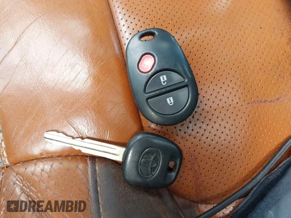 ✅ 2017 Toyota Tundra Platinum • VIN: 5TFAW5F17HX640533 • Lot: 43025984. Listed on IAAI with 98,150 mi. Free auction sales archive from the USA and detailed vehicle history report at DreamBid. Image 11.