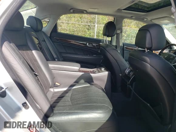 ✅ 2011 Hyundai Equus Ultimate • VIN: KMHGH4JF1BU029984 • Lot: 81082795. Listed on Copart with 217,943 mi. Free auction sales archive from the USA and detailed vehicle history report at DreamBid. Image 10.