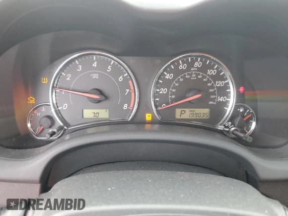 ✅ 2011 Toyota Corolla L • VIN: 2T1BU4EE1BC575046 • Лот: 92458065. Опубликован ранее на Copart с пробегом 199 035 миль. Бесплатный доступ к архиву аукционных продаж из США и подробный отчёт об истории автомобиля на DreamBid. Изображение 9.