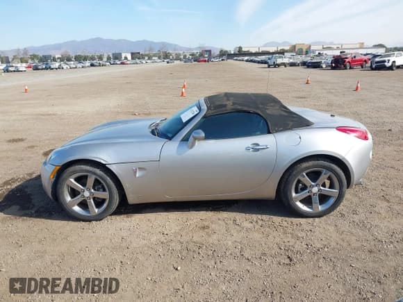 ✅ 2007 Pontiac Solstice • VIN: 1G2MB35B57Y111621 • Lot: 41332760. Listed on IAAI with 49,784 mi. Free auction sales archive from the USA and detailed vehicle history report at DreamBid. Image 14.