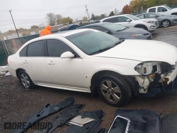 2009 Chevrolet Impala LT z VIN 2G1WT57K891278662, wystawiony jako IAAI lot #43505685 z przebiegiem 182 274 mil mil oraz . Historia ofert i sprzedaży dostępna na DreamBid. Obrazek 14.