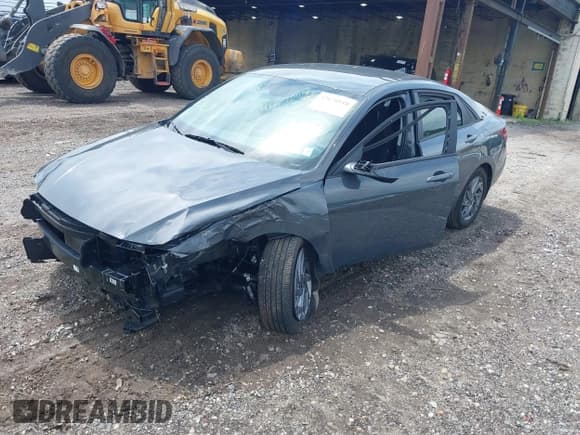 ✅ 2024 Hyundai Elantra SEL • VIN: KMHLM4DGXRU696920 • Lot: 42870118. Listed on IAAI with 8,620 mi. Free auction sales archive from the USA and detailed vehicle history report at DreamBid. Image 17.