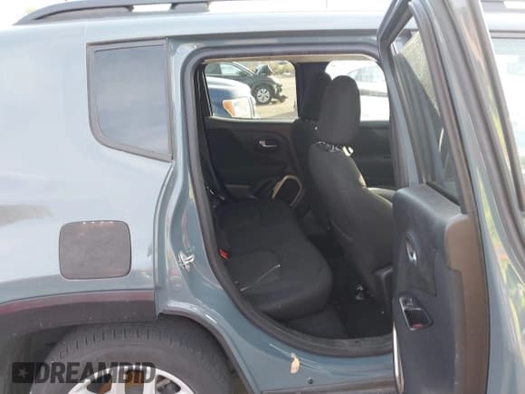 ✅ 2017 Jeep Renegade Latitude • VIN: ZACCJABBXHPF38001 • Лот: 43576595. Опубликован ранее на IAAI с пробегом Не указан. Бесплатный доступ к архиву аукционных продаж из США и подробный отчёт об истории автомобиля на DreamBid. Изображение 8.