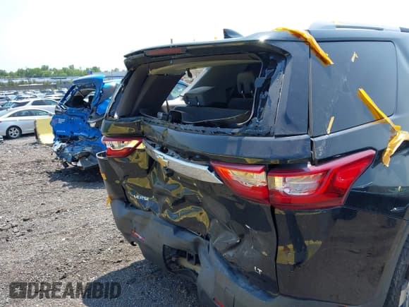 ✅ 2018 Chevrolet Traverse LT • VIN: 1GNERHKWXJJ259626 • Lot: 42395986. Wystawiony na IAAI z przebiegiem 80 690 mil. Bezpłatny archiwum sprzedaży aukcyjnych z USA i szczegółowy raport historii pojazdu na DreamBid. Zdjęcie 19.