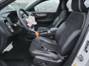 ✅ 2022 Volvo XC40 R-Design • VIN: YV4162UM1N2752634 • Лот: 86230005. Опубликован ранее на Copart с пробегом 33 640 миль. Бесплатный доступ к архиву аукционных продаж из США и подробный отчёт об истории автомобиля на DreamBid. Изображение 7.