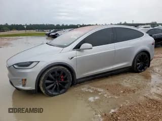 ✅ 2017 Tesla Model X P100D • VIN: 5YJXCDE46HF045188 • Lot: 63312075. Wystawiony na Copart z przebiegiem 87 395 mil. Bezpłatny archiwum sprzedaży aukcyjnych z USA i szczegółowy raport historii pojazdu na DreamBid. Zdjęcie 1.