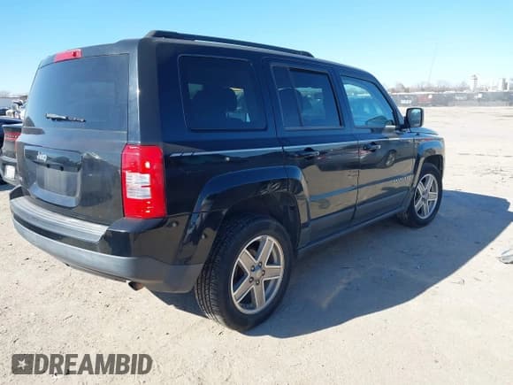 ✅ 2012 Jeep Patriot Sport • VIN: 1C4NJRBB3CD637421 • Lot: 42121098. Listed on IAAI with 187,152 mi. Free auction sales archive from the USA and detailed vehicle history report at DreamBid. Image 4.