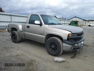 ✅ 2002 Chevrolet Silverado 1500 • VIN: 1GCEK14T72Z177797 • Лот: 79637634. Опубликован ранее на Copart с пробегом 138 935 миль. Бесплатный доступ к архиву аукционных продаж из США и подробный отчёт об истории автомобиля на DreamBid. Изображение 4.