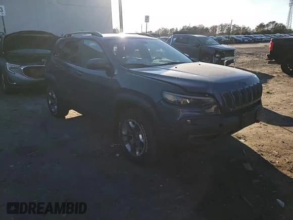 ✅ 2019 Jeep Cherokee Trailhawk • VIN: 1C4PJMBX5KD484305 • Lot: 92538185. Wystawiony na Copart z przebiegiem 75 929 mil. Bezpłatny archiwum sprzedaży aukcyjnych z USA i szczegółowy raport historii pojazdu na DreamBid. Zdjęcie 14.