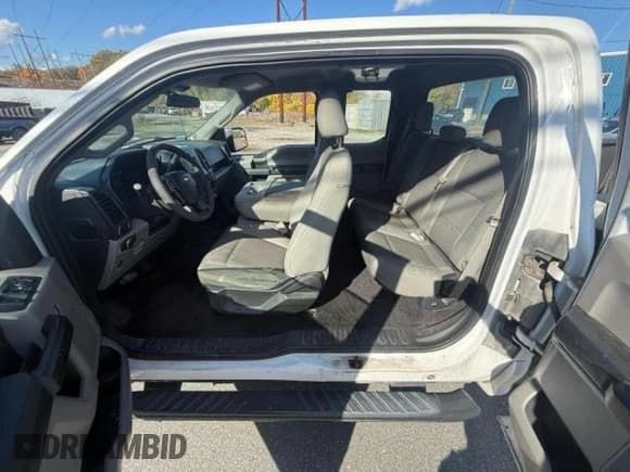 ✅ 2015 Ford F-150 XLT • VIN: 1FTEX1E80FFC95533 • Lot: 90084275. Wystawiony na Copart z przebiegiem 90 654 mil. Bezpłatny archiwum sprzedaży aukcyjnych z USA i szczegółowy raport historii pojazdu na DreamBid. Zdjęcie 5.