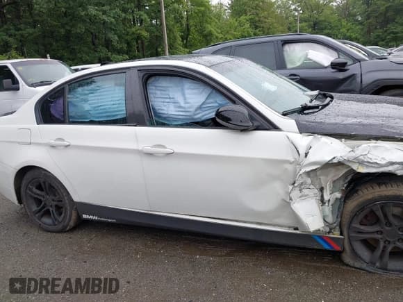 ✅ 2008 BMW 3 Series 328xi • VIN: WBAVC73588KP39532 • Lot: 42512477. Wystawiony na IAAI z przebiegiem 111 646 mil. Bezpłatny archiwum sprzedaży aukcyjnych z USA i szczegółowy raport historii pojazdu na DreamBid. Zdjęcie 13.