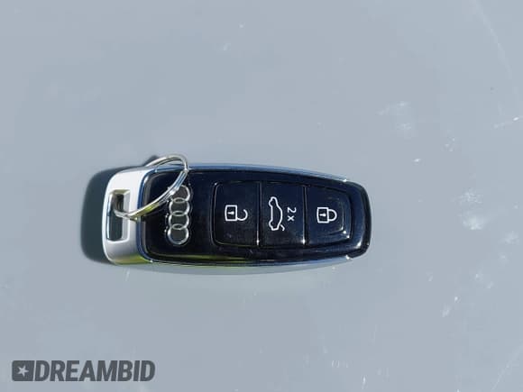 ✅ 2019 Audi e-tron Premium Plus • VIN: WA1LAAGEXKB021974 • Lot: 43271469. Listed on IAAI with 31,977 mi. Free auction sales archive from the USA and detailed vehicle history report at DreamBid. Image 11.