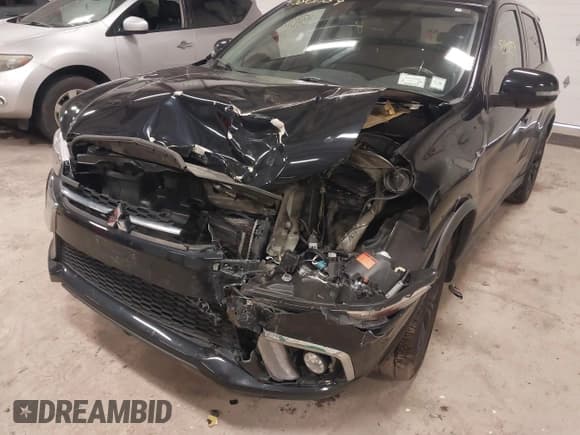 ✅ 2018 Mitsubishi Outlander ES • VIN: JA4AR3AUXJZ022317 • Lot: 43801759. Listed on IAAI with 94,704 mi. Free auction sales archive from the USA and detailed vehicle history report at DreamBid. Image 6.