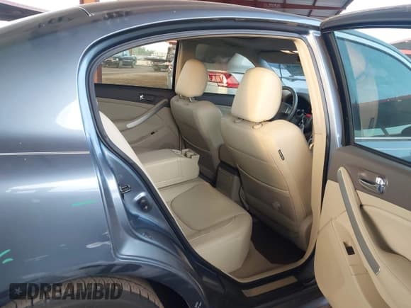 ✅ 2006 Infiniti G35 • VIN: JNKCV51EX6M508496 • Lot: 43699038. Wystawiony na IAAI z przebiegiem 61 542 mil. Bezpłatny archiwum sprzedaży aukcyjnych z USA i szczegółowy raport historii pojazdu na DreamBid. Zdjęcie 8.