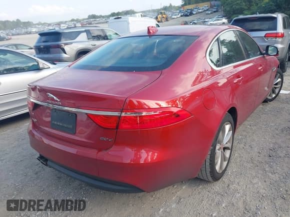 ✅ 2017 Jaguar XF 20d Premium • VIN: SAJBD4BN8HCY46403 • Lot: 42949337. Listed on IAAI with 132,893 mi. Free auction sales archive from the USA and detailed vehicle history report at DreamBid. Image 4.