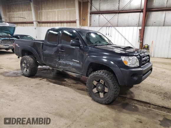 ✅ 2008 Toyota Tacoma • VIN: 5TEUU42N98Z586795 • Lot: 72650454. Listed on Copart with 179,107 mi. Free auction sales archive from the USA and detailed vehicle history report at DreamBid. Image 4.