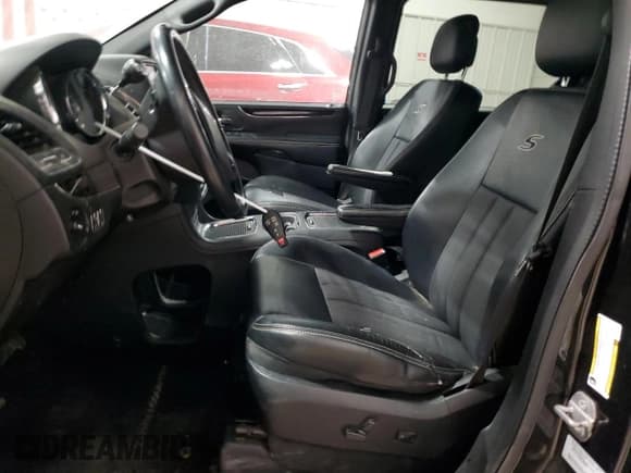 ✅ 2015 Chrysler Town & Country S • VIN: 2C4RC1HG4FR572726 • Lot: 86858984. Listed on Copart with 140,033 mi. Free auction sales archive from the USA and detailed vehicle history report at DreamBid. Image 7.