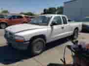 2004 Dodge Dakota z VIN 1D7GL12K44S653683, wystawiony jako Copart lot #69008954 z przebiegiem 135 546 mil mil oraz Szkoda całkowita • Salvage title. Historia ofert i sprzedaży dostępna na DreamBid. Obrazek 1.