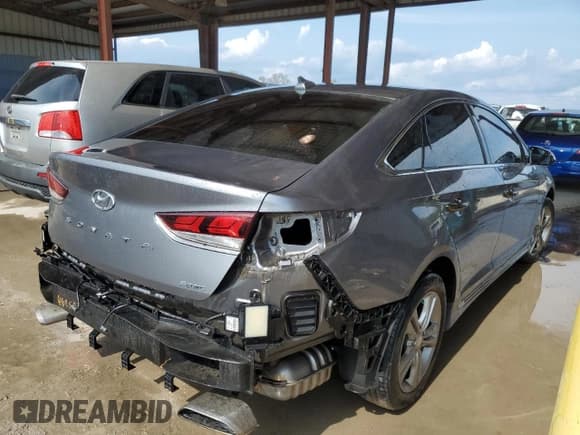 ✅ 2018 Hyundai Sonata Limited • VIN: 5NPE34AF2JH724624 • Лот: 52099053. Опубликован ранее на Copart с пробегом 51 019 миль. Бесплатный доступ к архиву аукционных продаж из США и подробный отчёт об истории автомобиля на DreamBid. Изображение 3.