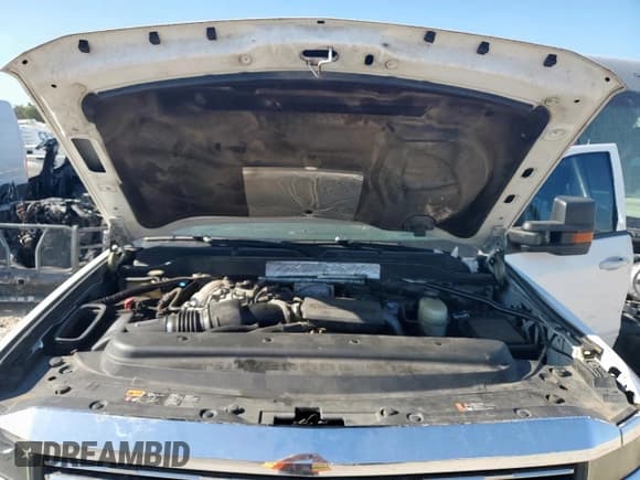 ✅ 2018 Chevrolet Silverado 1500 • VIN: 1GC4CZCY6JF139918 • Lot: 62668235. Wystawiony na Copart z przebiegiem 296 517 mil. Bezpłatny archiwum sprzedaży aukcyjnych z USA i szczegółowy raport historii pojazdu na DreamBid. Zdjęcie 12.