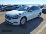 ✅ 2019 Volkswagen Jetta S • VIN: 3VWC57BU3KM196195 • Lot: 43652817. Wystawiony na IAAI z przebiegiem 89 564 mil. Bezpłatny archiwum sprzedaży aukcyjnych z USA i szczegółowy raport historii pojazdu na DreamBid. Zdjęcie 2.
