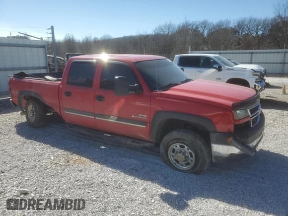 ✅ 2006 Chevrolet Silverado 2500HD LT2 • VIN: 1GCHK23D66F157528 • Lot: 47377505. Wystawiony na Copart z przebiegiem 209 391 mil. Bezpłatny archiwum sprzedaży aukcyjnych z USA i szczegółowy raport historii pojazdu na DreamBid. Zdjęcie 4.