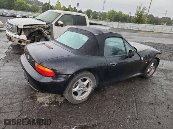 1996 BMW 3 Series Z3 1.9 z VIN 4USCH7325TLB68230, wystawiony jako Copart lot #84016355 z przebiegiem 74 133 mil mil oraz Szkoda całkowita • Salvage title. Historia ofert i sprzedaży dostępna na DreamBid. Obrazek 3.