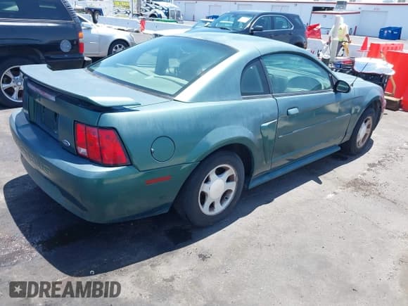 ✅ 2001 Ford Mustang Standard • VIN: 1FAFP404X1F217978 • Lot: 42569548. Wystawiony na IAAI z przebiegiem 199 730 mil. Bezpłatny archiwum sprzedaży aukcyjnych z USA i szczegółowy raport historii pojazdu na DreamBid. Zdjęcie 4.