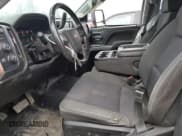 ✅ 2018 Chevrolet Silverado 2500HD LT • VIN: 1GC1KVEG8JF190582 • Lot: 47022945. Wystawiony na Copart z przebiegiem 220 138 mil. Bezpłatny archiwum sprzedaży aukcyjnych z USA i szczegółowy raport historii pojazdu na DreamBid. Zdjęcie 7.