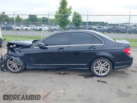 ✅ 2013 Mercedes-Benz C 300 Sport • VIN: WDDGF8ABXDR296387 • Lot: 42603137. Listed on IAAI with 163,923 mi. Free auction sales archive from the USA and detailed vehicle history report at DreamBid. Image 14.