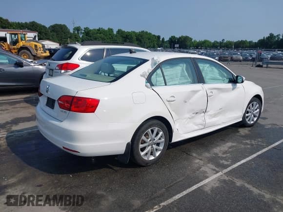 ✅ 2013 Volkswagen Jetta SE • VIN: 3VWDP7AJ2DM421232 • Lot: 42377946. Wystawiony na IAAI z przebiegiem 160 796 mil. Bezpłatny archiwum sprzedaży aukcyjnych z USA i szczegółowy raport historii pojazdu na DreamBid. Zdjęcie 4.