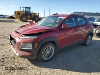 2021 Hyundai Kona SEL z VIN KM8K2CAA3MU607936, wystawiony jako Copart lot #63074185 z przebiegiem 157 011 mil mil oraz Szkoda całkowita • Salvage title. Historia ofert i sprzedaży dostępna na DreamBid. Obrazek 1.