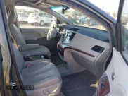 ✅ 2014 Toyota Sienna XLE • VIN: 5TDYK3DC4ES426183 • Lot: 43448376. Wystawiony na IAAI z przebiegiem 147 679 mil. Bezpłatny archiwum sprzedaży aukcyjnych z USA i szczegółowy raport historii pojazdu na DreamBid. Zdjęcie 5.